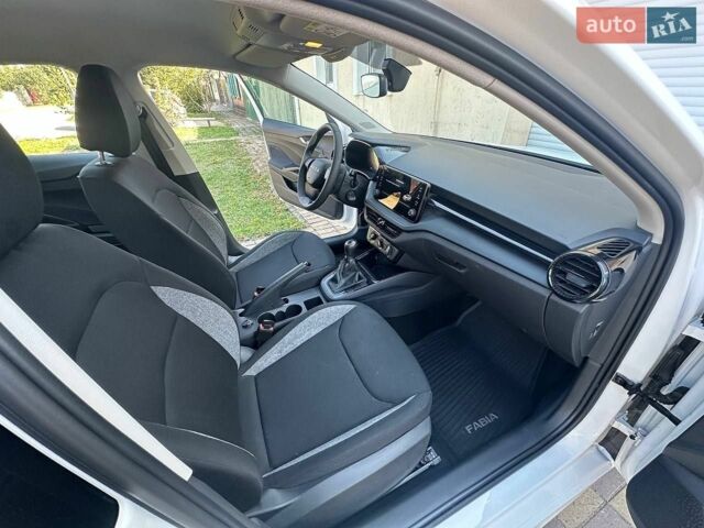 Білий Шкода Фабія, об'ємом двигуна 1 л та пробігом 3 тис. км за 16700 $, фото 9 на Automoto.ua