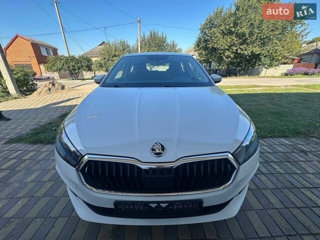 Білий Шкода Фабія, об'ємом двигуна 1 л та пробігом 3 тис. км за 16700 $, фото 4 на Automoto.ua
