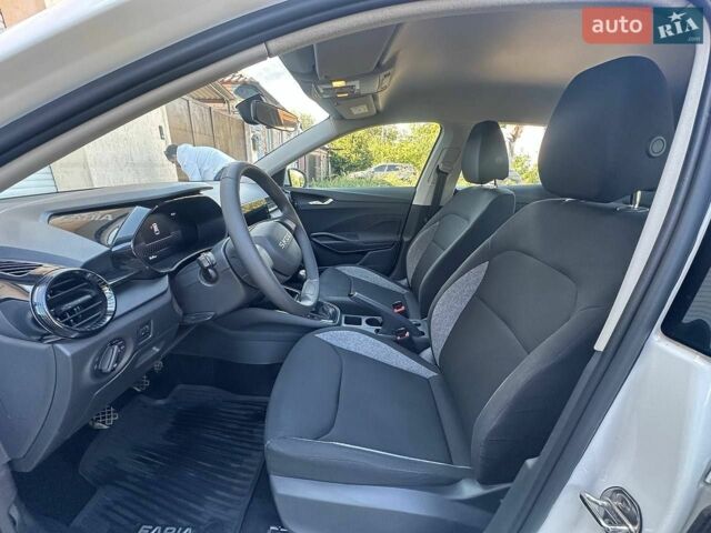 Білий Шкода Фабія, об'ємом двигуна 1 л та пробігом 3 тис. км за 16700 $, фото 8 на Automoto.ua
