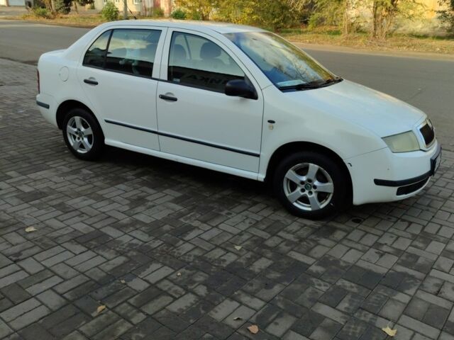 Белый Шкода Фабия, объемом двигателя 1.4 л и пробегом 291 тыс. км за 3800 $, фото 1 на Automoto.ua
