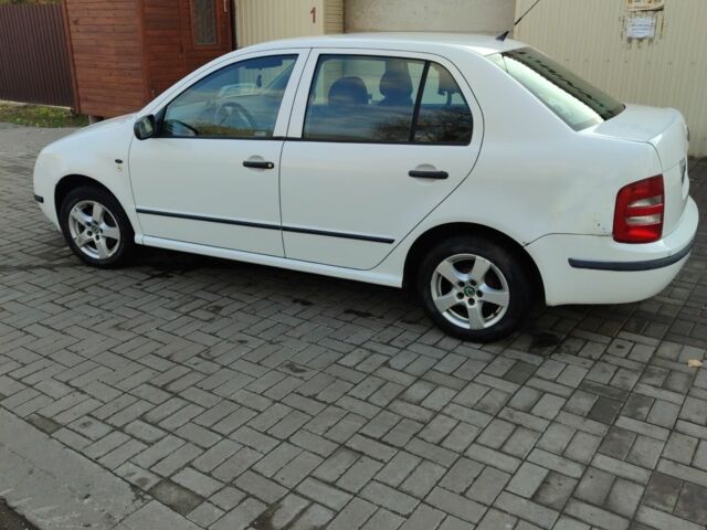 Белый Шкода Фабия, объемом двигателя 1.4 л и пробегом 291 тыс. км за 3800 $, фото 4 на Automoto.ua