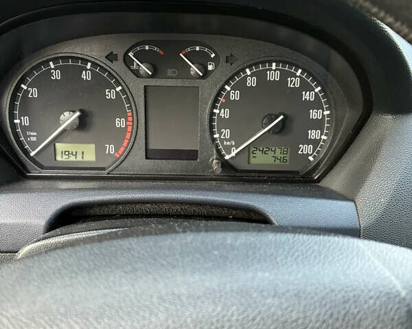 Белый Шкода Фабия, объемом двигателя 1.39 л и пробегом 242 тыс. км за 4300 $, фото 9 на Automoto.ua