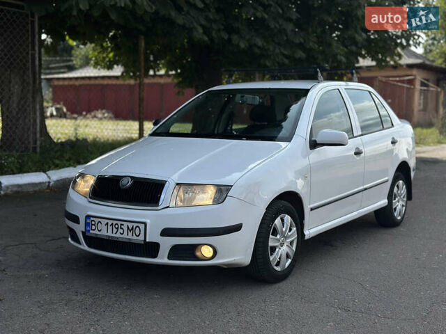 Белый Шкода Фабия, объемом двигателя 1.39 л и пробегом 200 тыс. км за 2999 $, фото 10 на Automoto.ua