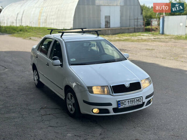 Белый Шкода Фабия, объемом двигателя 1.39 л и пробегом 200 тыс. км за 2999 $, фото 15 на Automoto.ua