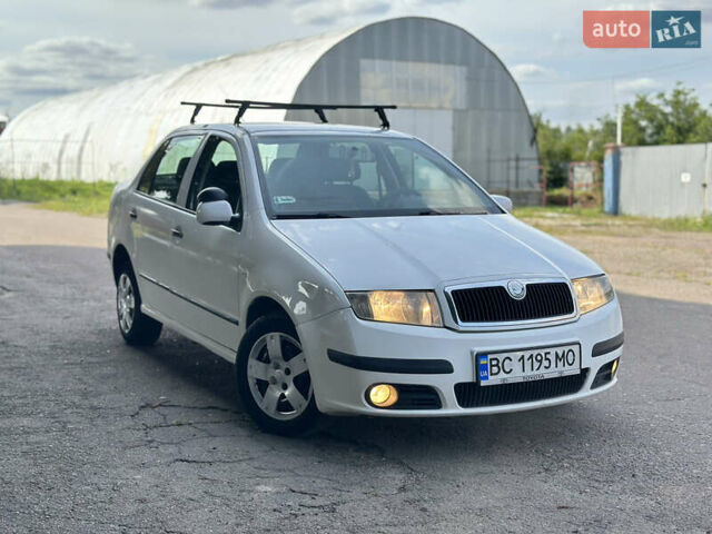 Белый Шкода Фабия, объемом двигателя 1.39 л и пробегом 200 тыс. км за 2999 $, фото 3 на Automoto.ua