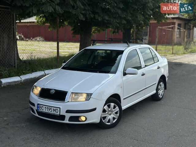 Белый Шкода Фабия, объемом двигателя 1.39 л и пробегом 200 тыс. км за 2999 $, фото 13 на Automoto.ua