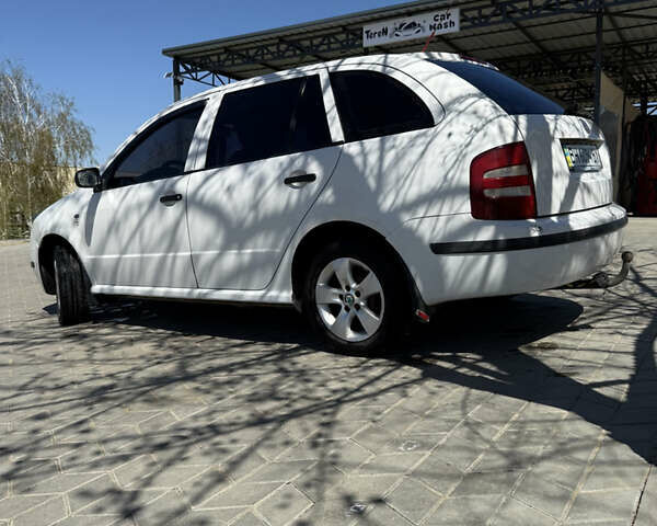 Білий Шкода Фабія, об'ємом двигуна 1.4 л та пробігом 325 тис. км за 3199 $, фото 3 на Automoto.ua