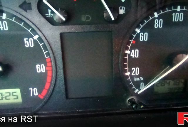 Белый Шкода Фабия, объемом двигателя 1.4 л и пробегом 285 тыс. км за 2350 $, фото 2 на Automoto.ua