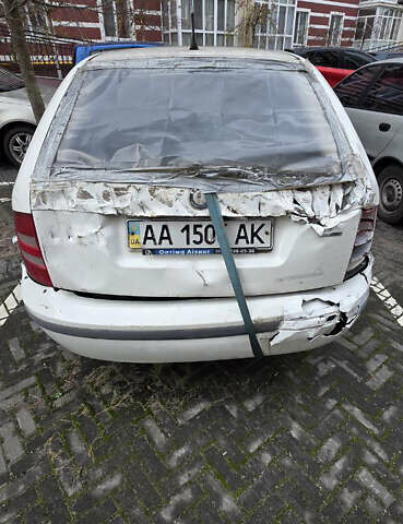 Білий Шкода Фабія, об'ємом двигуна 1.4 л та пробігом 220 тис. км за 1400 $, фото 6 на Automoto.ua