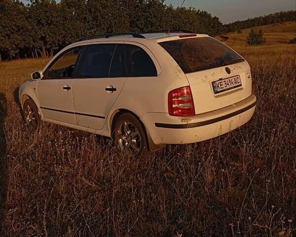 Белый Шкода Фабия, объемом двигателя 1.4 л и пробегом 313 тыс. км за 3000 $, фото 17 на Automoto.ua