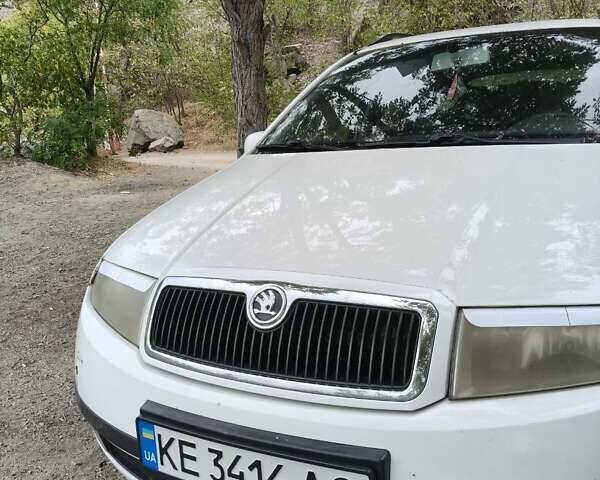 Белый Шкода Фабия, объемом двигателя 1.4 л и пробегом 313 тыс. км за 3000 $, фото 9 на Automoto.ua