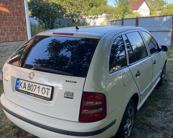 Белый Шкода Фабия, объемом двигателя 1.4 л и пробегом 182 тыс. км за 3500 $, фото 7 на Automoto.ua
