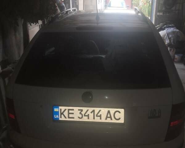 Белый Шкода Фабия, объемом двигателя 1.4 л и пробегом 313 тыс. км за 3000 $, фото 5 на Automoto.ua