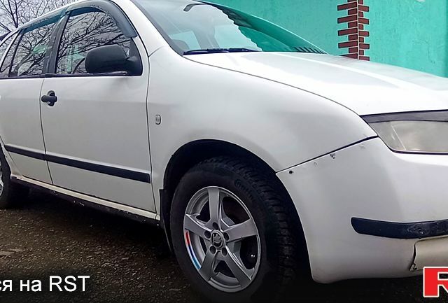 Белый Шкода Фабия, объемом двигателя 1.4 л и пробегом 285 тыс. км за 2350 $, фото 5 на Automoto.ua