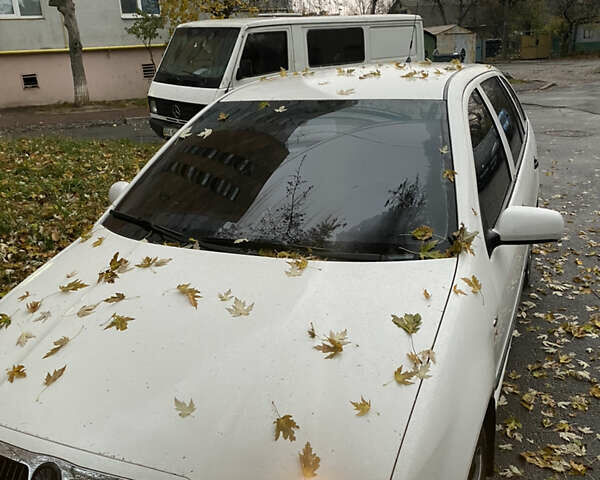 Белый Шкода Фабия, объемом двигателя 1.4 л и пробегом 182 тыс. км за 3500 $, фото 2 на Automoto.ua