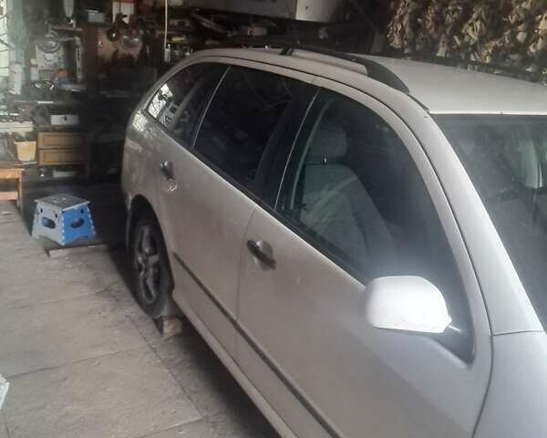 Белый Шкода Фабия, объемом двигателя 1.4 л и пробегом 313 тыс. км за 3000 $, фото 6 на Automoto.ua