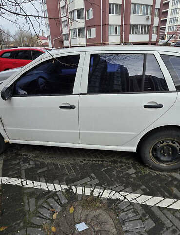 Білий Шкода Фабія, об'ємом двигуна 1.4 л та пробігом 220 тис. км за 1400 $, фото 3 на Automoto.ua