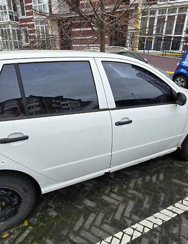 Білий Шкода Фабія, об'ємом двигуна 1.4 л та пробігом 220 тис. км за 1400 $, фото 1 на Automoto.ua