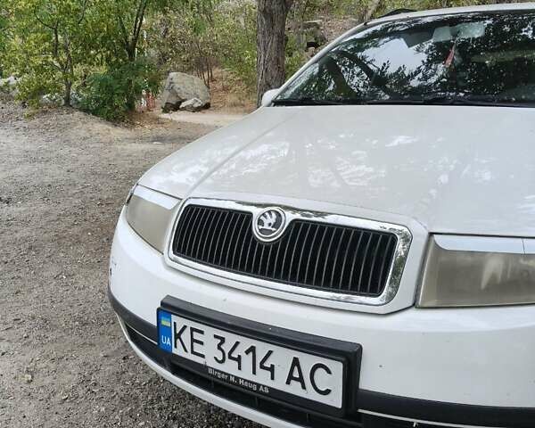 Белый Шкода Фабия, объемом двигателя 1.4 л и пробегом 313 тыс. км за 3000 $, фото 12 на Automoto.ua