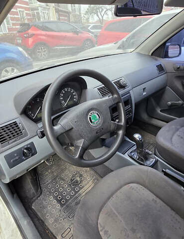 Білий Шкода Фабія, об'ємом двигуна 1.4 л та пробігом 220 тис. км за 1400 $, фото 5 на Automoto.ua