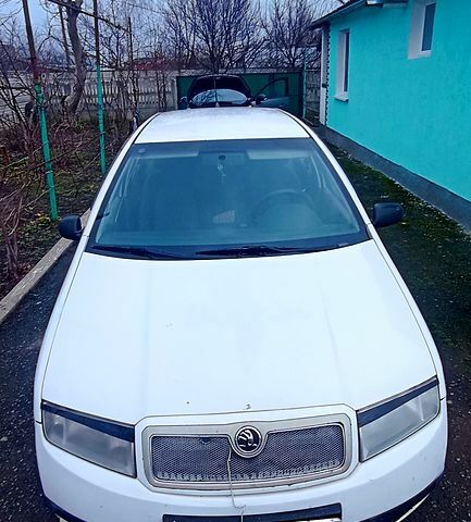 Белый Шкода Фабия, объемом двигателя 1.4 л и пробегом 285 тыс. км за 2350 $, фото 3 на Automoto.ua