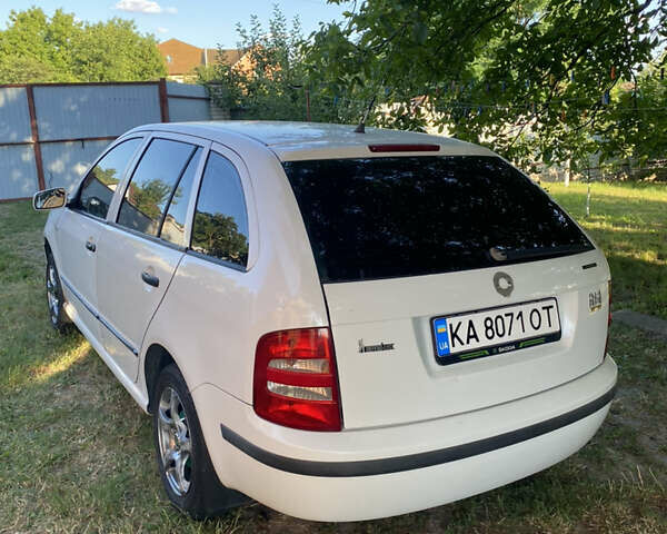 Белый Шкода Фабия, объемом двигателя 1.4 л и пробегом 182 тыс. км за 3500 $, фото 8 на Automoto.ua