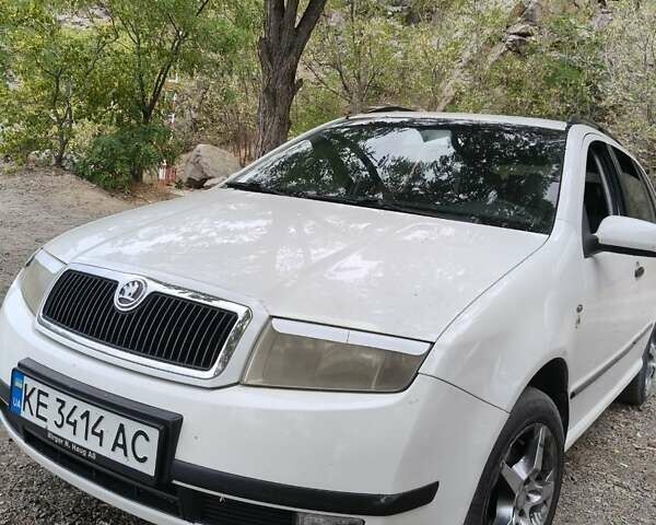 Белый Шкода Фабия, объемом двигателя 1.4 л и пробегом 313 тыс. км за 3000 $, фото 1 на Automoto.ua