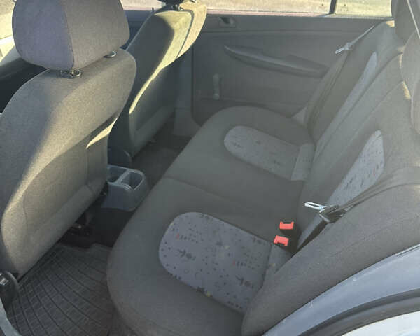 Белый Шкода Фабия, объемом двигателя 1.4 л и пробегом 270 тыс. км за 2999 $, фото 6 на Automoto.ua