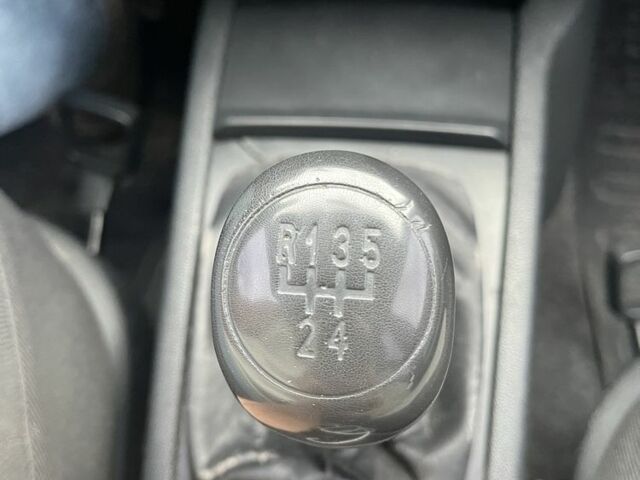 Белый Шкода Фабия, объемом двигателя 1.4 л и пробегом 374 тыс. км за 2800 $, фото 4 на Automoto.ua