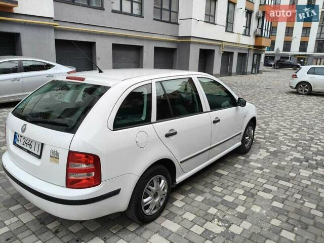 Белый Шкода Фабия, объемом двигателя 1.2 л и пробегом 271 тыс. км за 3400 $, фото 3 на Automoto.ua