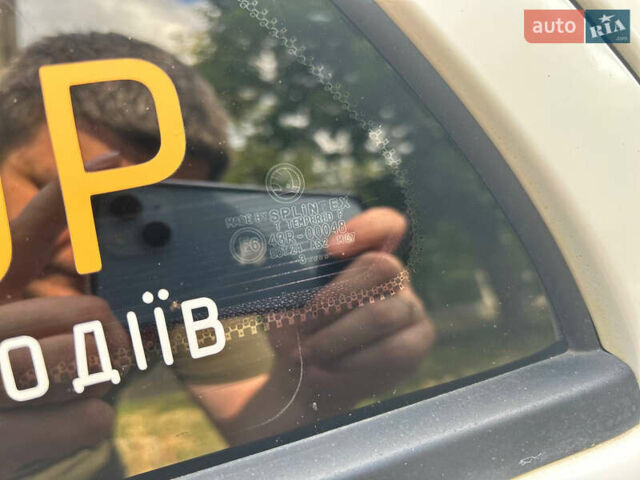 Белый Шкода Фабия, объемом двигателя 1.39 л и пробегом 290 тыс. км за 2500 $, фото 18 на Automoto.ua