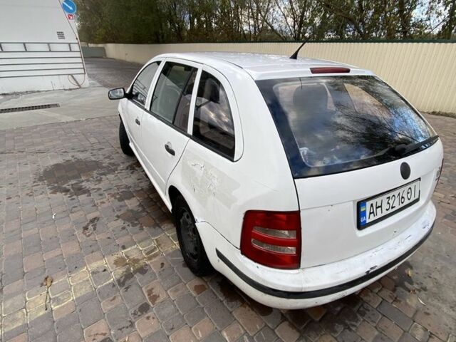 Шкода Фабия 2003 в Хмельницком на Automoto.ua Белый Шкода Фабия, объемом двигателя 1.4 л и пробегом 394 тыс. км за 2400 $, фото 6 на Automoto.ua