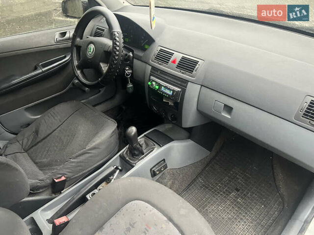 Белый Шкода Фабия, объемом двигателя 1.2 л и пробегом 303 тыс. км за 1800 $, фото 8 на Automoto.ua