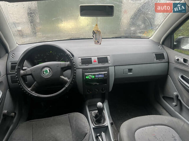 Белый Шкода Фабия, объемом двигателя 1.2 л и пробегом 303 тыс. км за 1800 $, фото 9 на Automoto.ua