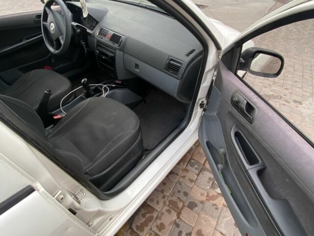 Шкода Фабия 2003 в Хмельницком на Automoto.ua Белый Шкода Фабия, объемом двигателя 1.4 л и пробегом 394 тыс. км за 2400 $, фото 9 на Automoto.ua