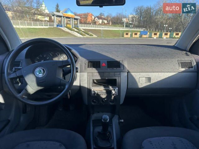 Белый Шкода Фабия, объемом двигателя 1.4 л и пробегом 270 тыс. км за 2999 $, фото 7 на Automoto.ua