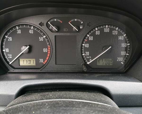 Белый Шкода Фабия, объемом двигателя 1.2 л и пробегом 271 тыс. км за 3450 $, фото 2 на Automoto.ua