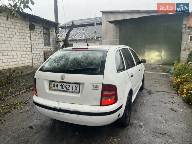 Белый Шкода Фабия, объемом двигателя 1.2 л и пробегом 303 тыс. км за 1800 $, фото 6 на Automoto.ua
