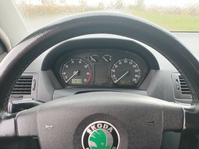 Белый Шкода Фабия, объемом двигателя 1.2 л и пробегом 309 тыс. км за 2800 $, фото 7 на Automoto.ua