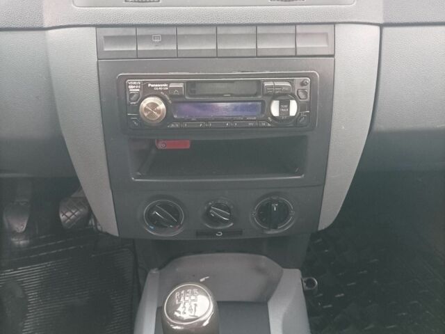 Белый Шкода Фабия, объемом двигателя 1.2 л и пробегом 309 тыс. км за 2800 $, фото 4 на Automoto.ua