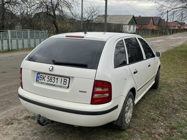 Белый Шкода Фабия, объемом двигателя 1.4 л и пробегом 374 тыс. км за 2800 $, фото 2 на Automoto.ua