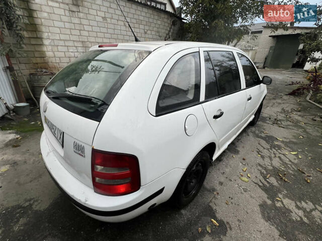 Белый Шкода Фабия, объемом двигателя 1.2 л и пробегом 303 тыс. км за 1800 $, фото 5 на Automoto.ua