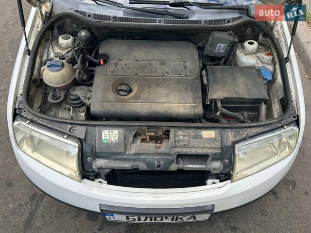 Белый Шкода Фабия, объемом двигателя 1.39 л и пробегом 290 тыс. км за 2500 $, фото 41 на Automoto.ua