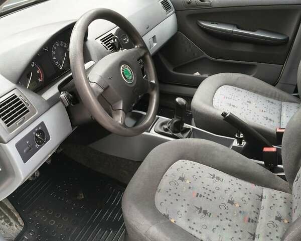 Белый Шкода Фабия, объемом двигателя 1.2 л и пробегом 271 тыс. км за 3450 $, фото 6 на Automoto.ua