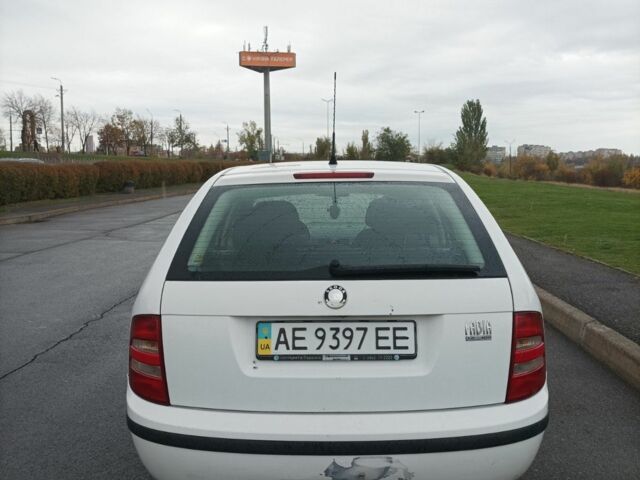 Белый Шкода Фабия, объемом двигателя 1.2 л и пробегом 309 тыс. км за 2800 $, фото 1 на Automoto.ua