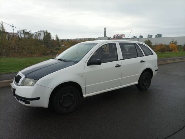 Белый Шкода Фабия, объемом двигателя 1.2 л и пробегом 309 тыс. км за 2800 $, фото 2 на Automoto.ua