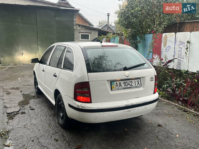 Белый Шкода Фабия, объемом двигателя 1.2 л и пробегом 303 тыс. км за 1800 $, фото 5 на Automoto.ua