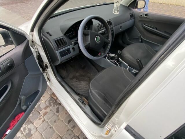 Шкода Фабия 2003 в Хмельницком на Automoto.ua Белый Шкода Фабия, объемом двигателя 1.4 л и пробегом 394 тыс. км за 2400 $, фото 13 на Automoto.ua