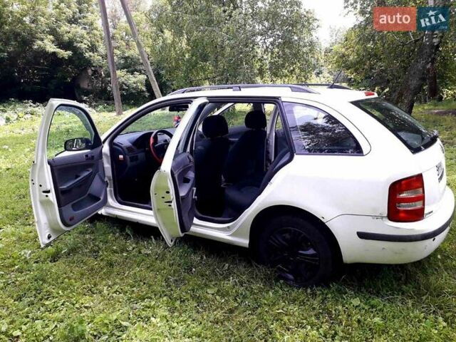 Білий Шкода Фабія, об'ємом двигуна 1.2 л та пробігом 266 тис. км за 4000 $, фото 20 на Automoto.ua