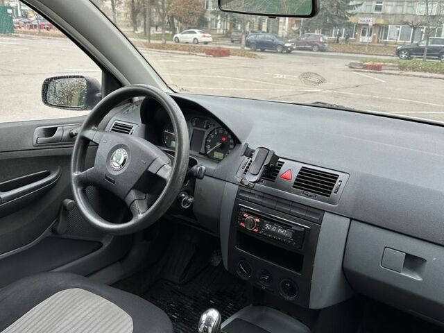 Белый Шкода Фабия, объемом двигателя 1.9 л и пробегом 300 тыс. км за 1750 $, фото 8 на Automoto.ua